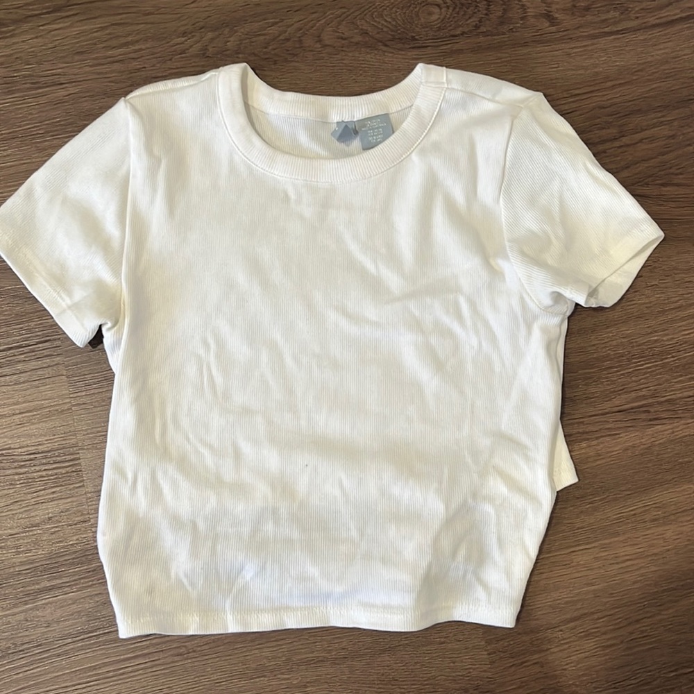 Tilly’s (Sky and Sparrow) white short sleeve tie-back top size medium